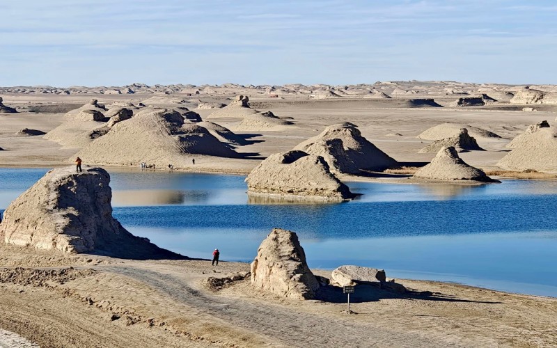 10-Day Gansu-Qinghai Grand Loop Tour: U-shaped Highway, Chaka Salt Lake, Qinghai Lake