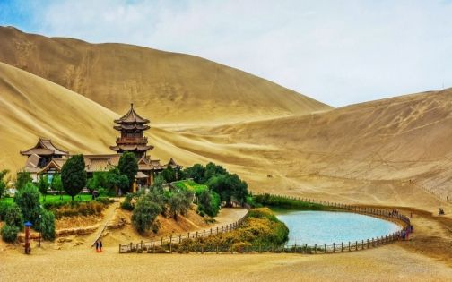 dunhuang-echoing-sand-mountain-crescent lake-1