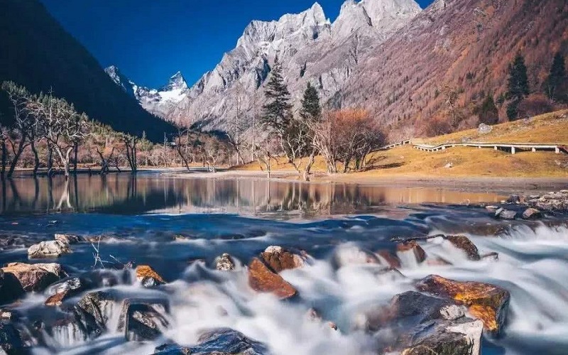 3-Day Western Sichuan Tour: Siguniang, Danba, Moshi Park, Yala Snow Mountain & More