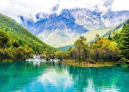 Spring Symphony: Yunnan March Travel Guide – Romance of Blossoms & Festivals