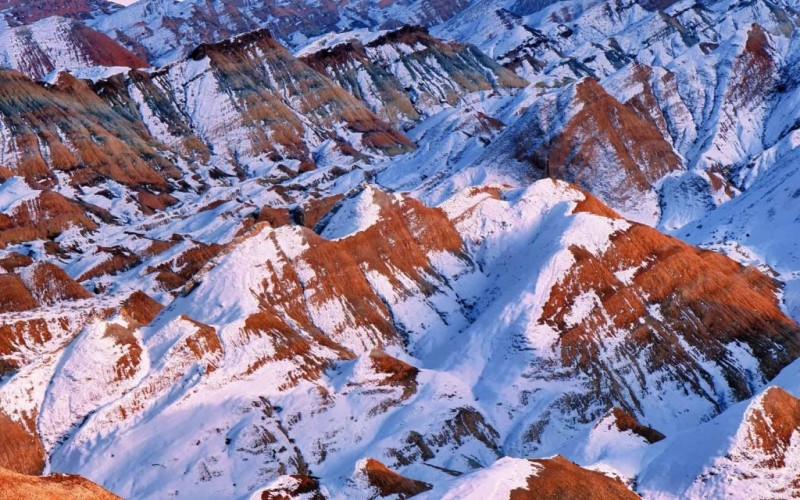8-DAY Winter Qinghai–Gansu Plateau Adventure: Blue Ice, Yadan Landscapes & Dunhuang Culture