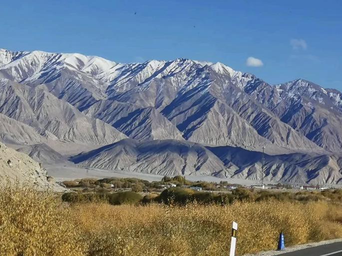 Autumn scenery in southern Xinjiang