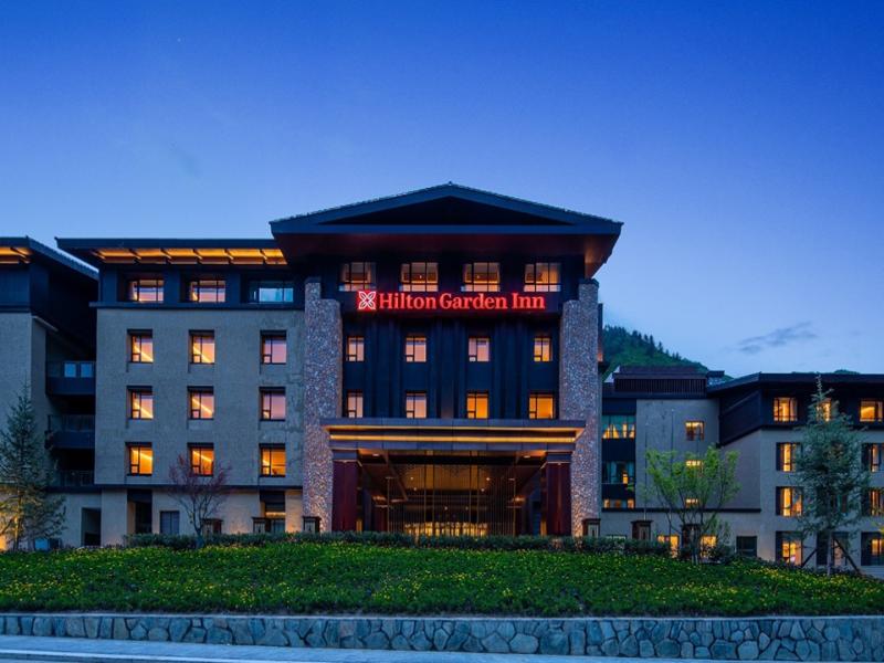 Zhangza Town Hotels at night