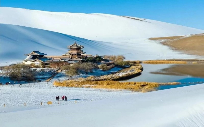 8-DAY Winter Qinghai–Gansu Plateau Adventure: Blue Ice, Yadan Landscapes & Dunhuang Culture