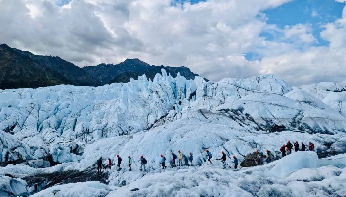 Hiking at Mount Sapu Glacier