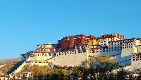Tibet April Travel Guide: A Spring Journey to the Holy City