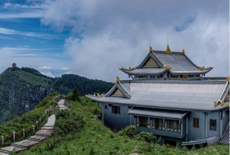 Emei Mountain Hiking: Exploring the Elegant Scenery of Sichuan Amidst the Sea of Clouds