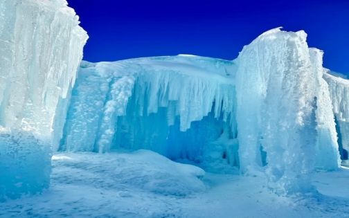 Winter Sayram Lake Travel Guide: Blue Ice Bubbles + Pink Sunrise & Sunset