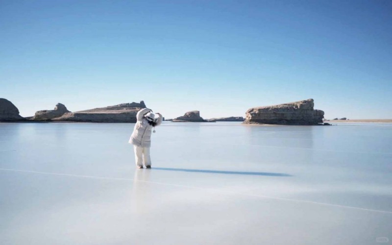 8-DAY Winter Qinghai–Gansu Plateau Adventure: Blue Ice, Yadan Landscapes & Dunhuang Culture