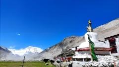 How International Tourists Can Sleep in a Tibetan Buddhist Monastery?