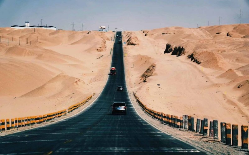 8-DAY Winter Qinghai–Gansu Plateau Adventure: Blue Ice, Yadan Landscapes & Dunhuang Culture