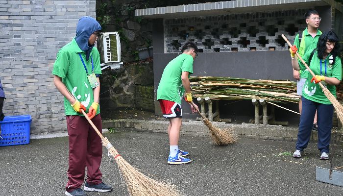 Giant Panda Volunteers Cleaning Enclosures