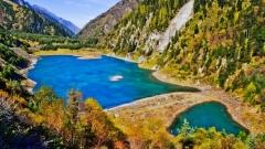 Jiuzhaigou Valley Scenic Area: Opening Hours, Seasonal Features, and Tour Routes