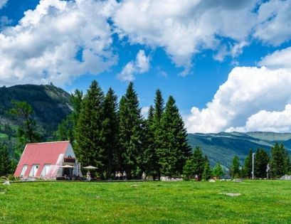 Northern Xinjiang Travel Experience: Romance and Vastness of Western Regions’ Snowy Mountains and Grasslands