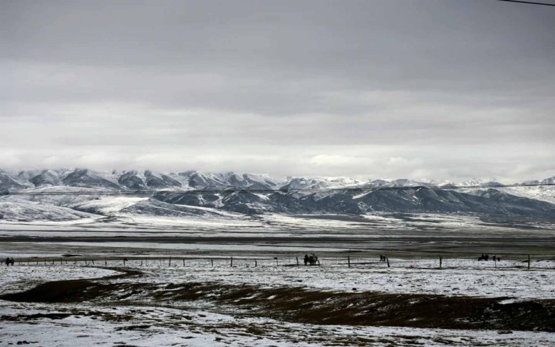 8-DAY Winter Qinghai–Gansu Plateau Adventure: Blue Ice, Yadan Landscapes & Dunhuang Culture