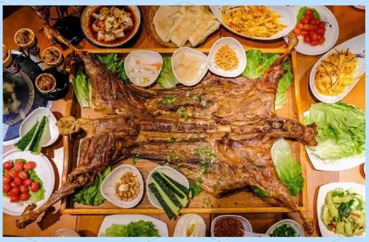 Southern Xinjiang specialty: Whole roasted lamb