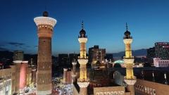 Northern Xinjiang Travel: Must-Eat Foods & Must-Buy Souvenir Shopping Guide