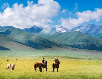 Northern Xinjiang Travel Experience: Romance and Vastness of Western Regions’ Snowy Mountains and Grasslands