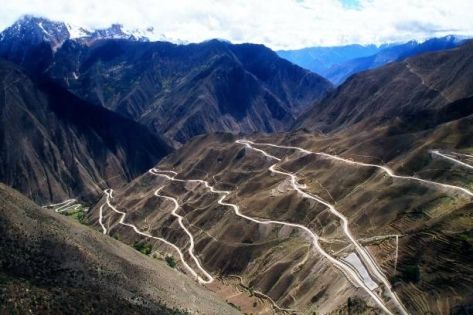 Highway 318: An Epic Road Trip to Tibet and a Journey Inward