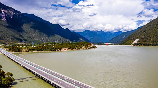 Lhasa-Nyingchi highway