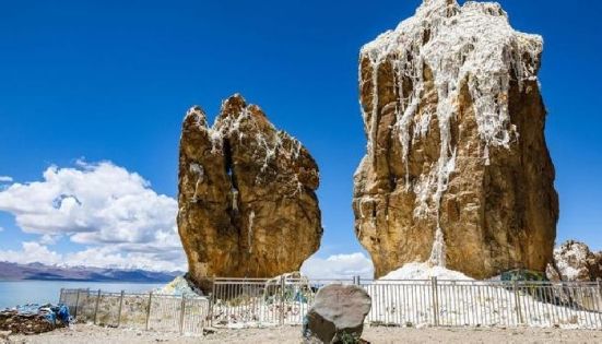Namtso Welcome Stones: The Iconic Gateway to Namtso Lake
