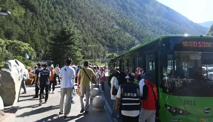 Jiuzhaigou Tourist Bus