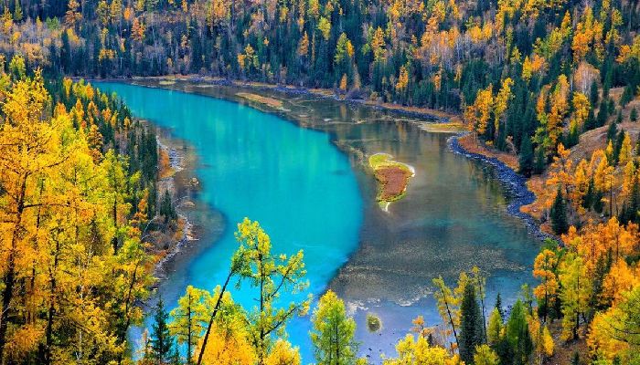 Autumn Scenery of Kanas Lake