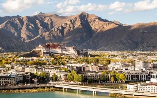 Taking Train from Beijing to Lhasa | A Heavenly Road Journey