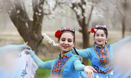Explore Uyghur Culture in Xinjiang: Music, Food, and Traditions