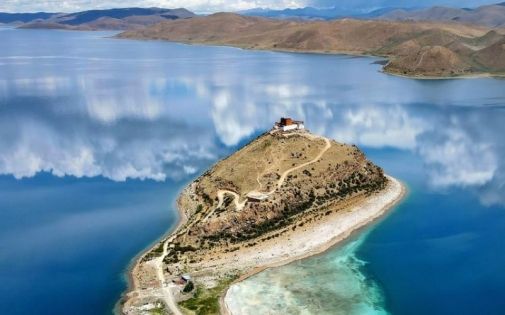 The Best Time to Visit Yamdrok Lake | Golden Period (May-October) and Light Guide