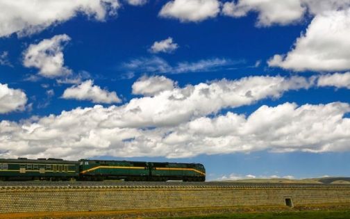 By Plane or Train to Tibet? A Must-Read Guide for Beginners