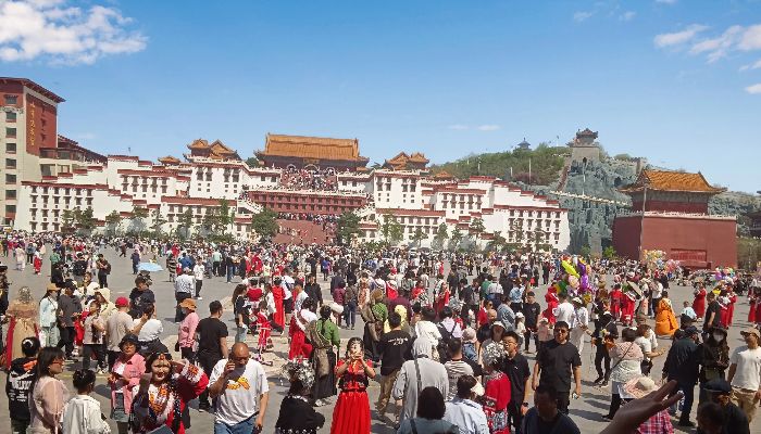 Tourists at Potala Palace Square