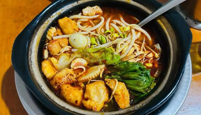 Crossing-the-Bridge Rice Noodles in Kunming