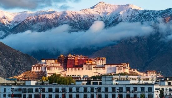 Best Photography Locations in Tibet: Everest, Potala Palace & Sacred Lakes Guide