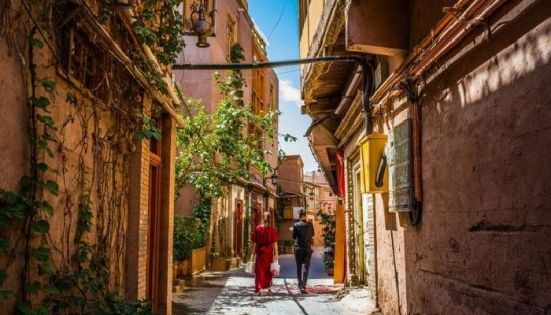 Xinjiang Travel Photography and Uyghur Costumes: Steps from Prep to Final Shots