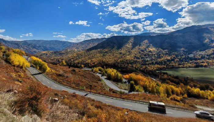 Hemu Village Highway in Xinjiang in Autumn