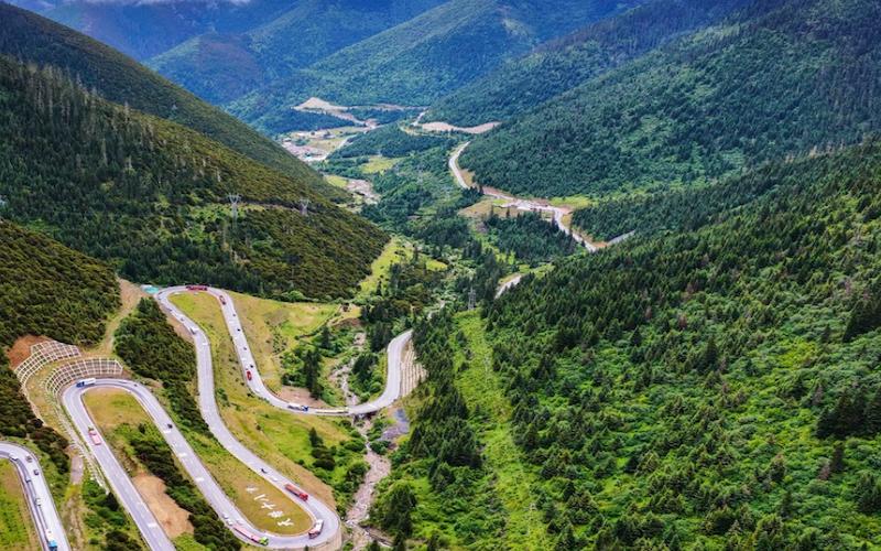 G318's "Heavenly Road" Eighteen Bends in the Sichuan-Tibet region
