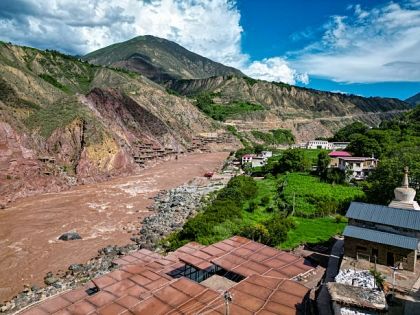 The 318 National Highway to Tibet: A City-by-City Epic Road Trip from Chengdu to Lhasa
