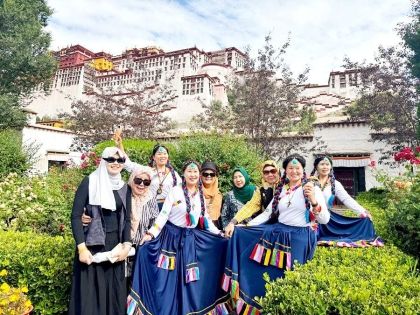 Tourist Photos of the Potala Palace