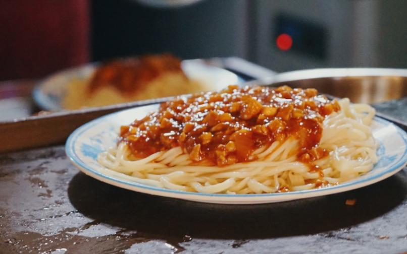 Donkey Meat with Yellow Noodles