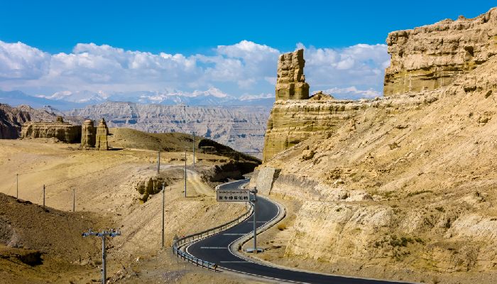 Scenery of the Ngari Plateau Highway