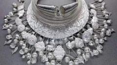 Must-Buy Souvenirs to Buy in Zhangjiajie: Tujia Brocade, Berry Tea and Local Crafts