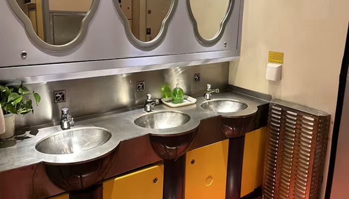 Public Washbasins on Trains to Tibet