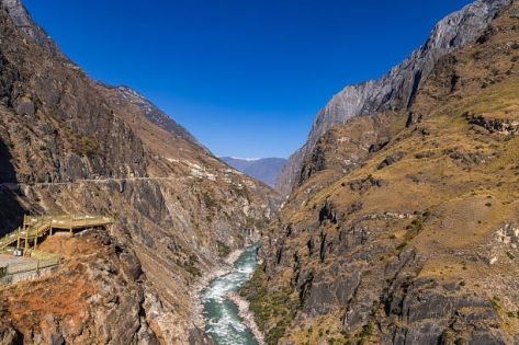 Tiger Leaping Gorge Hiking Guide: One of the World’s Most Spectacular Treks in Yunnan, China