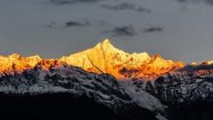 Is Meili Snow Mountain Suitable for Seniors &Kids: A Practical Family Travel Guide