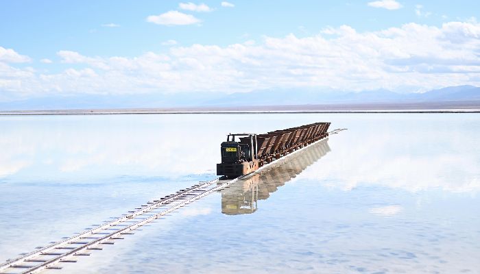 Chaka Salt Lake Sightseeing Train