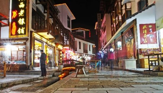 Zhangjiajie Food Guide: Signature Dishes, Street Snacks and Practical Dining Tips