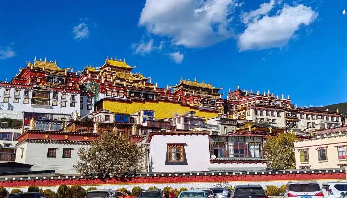 Ganden Sumtseling Monastery in Shangri-La
