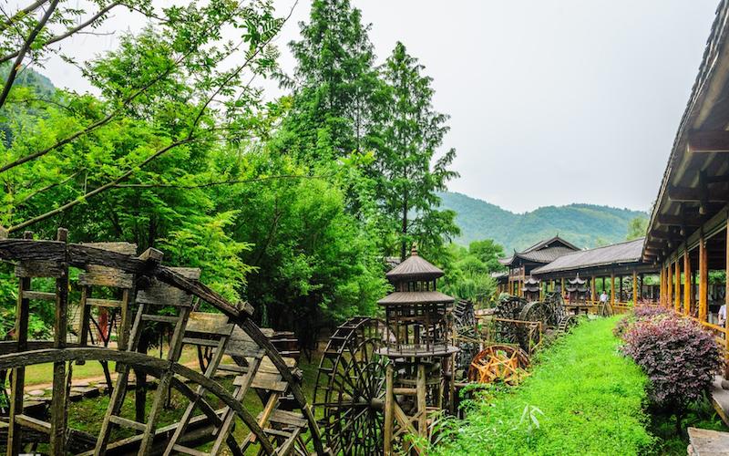 Huanglong Cave Scenic Area