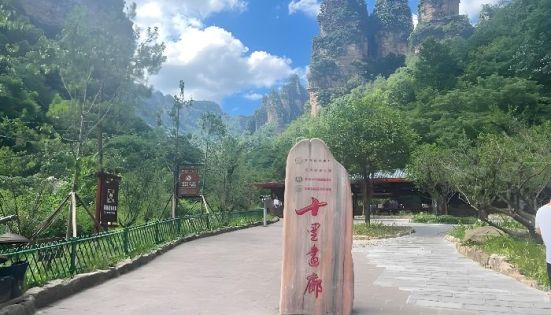 Is November a Good Time to Visit Zhangjiajie? Attractions, Costs, Weather & Tips